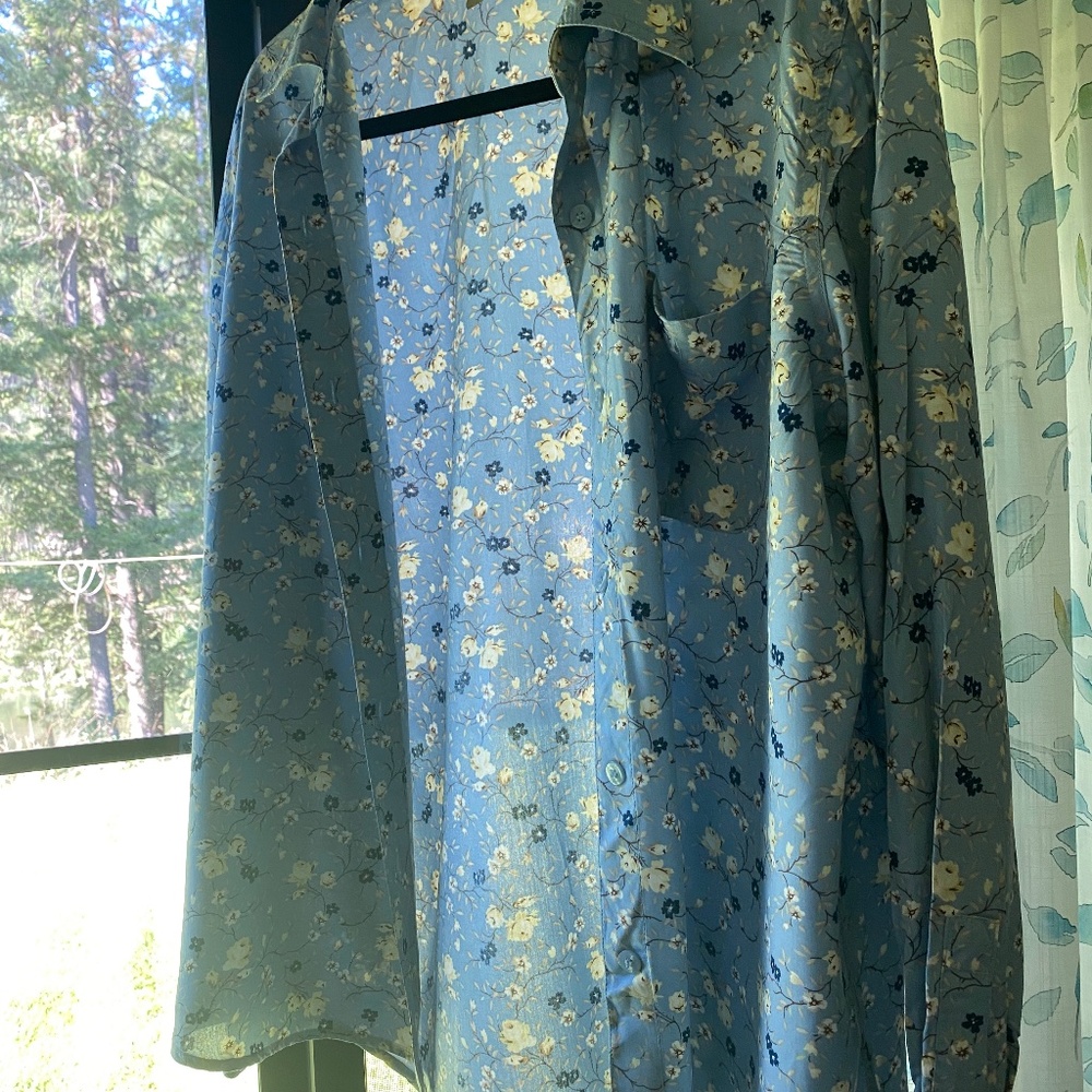 Liz Claiborne Women’s Large Blouse